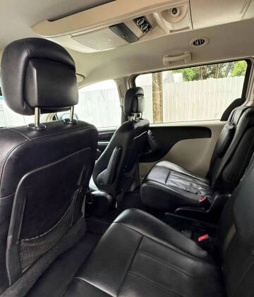 2016 Chrysler Town and Country Touring