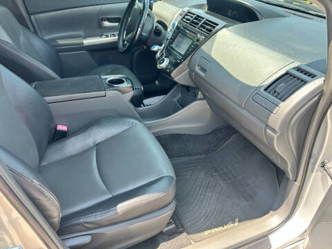 2013 Toyota Prius v Five