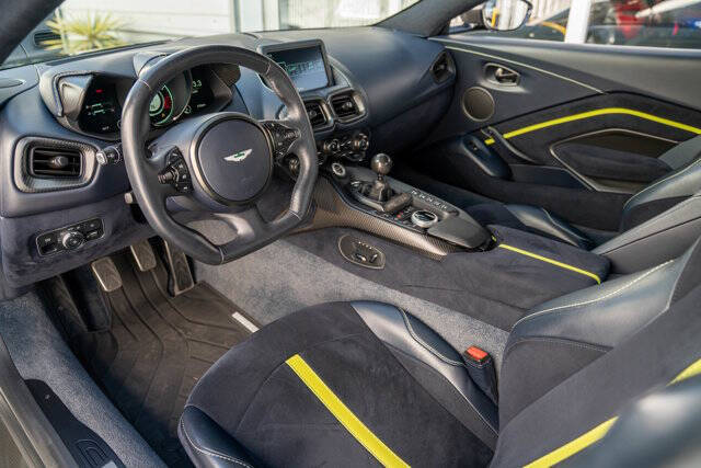 2020 Aston Martin Vantage 3