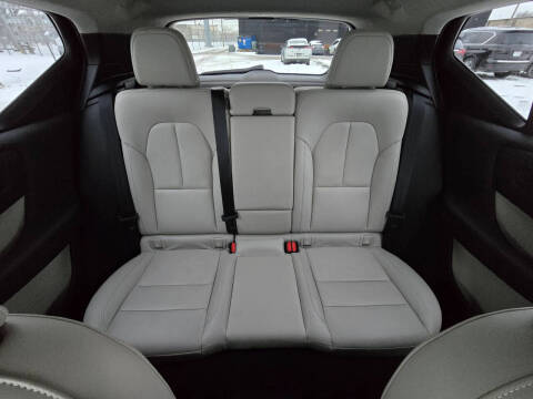 2021 Volvo XC40 T5 Momentum