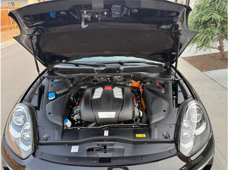 2016 Porsche Cayenne S E-Hybrid