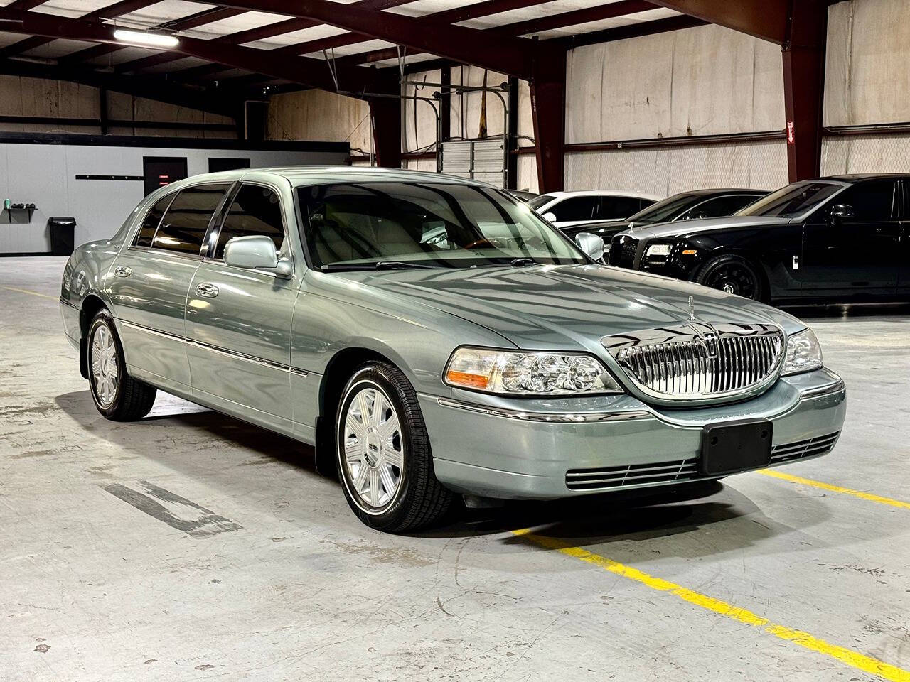 2004 Lincoln Town Car for sale at Carnival Car Company in Victoria, TX