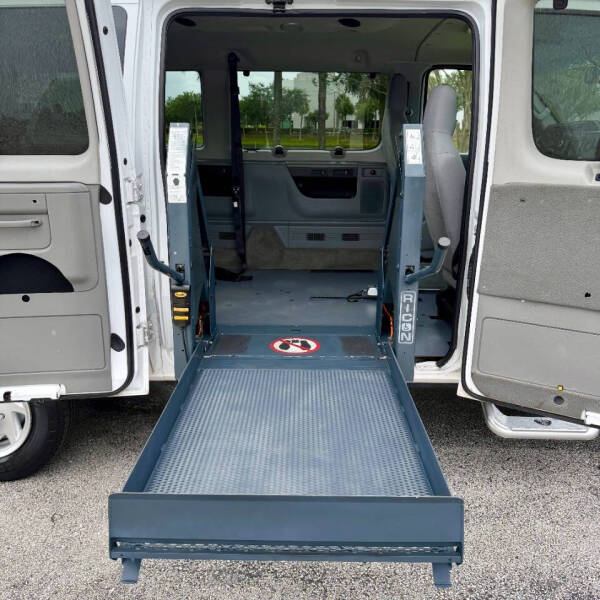 2011 Ford E-350