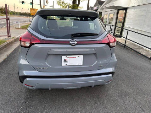 2022 Nissan Kicks SR