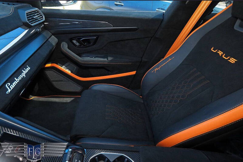 2024 Lamborghini Urus Performante