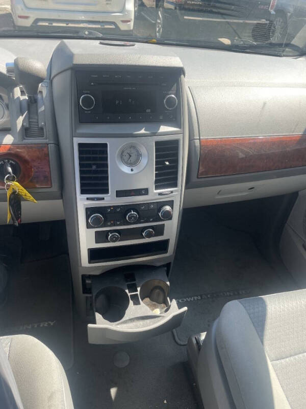 2009 Chrysler Town and Country LX