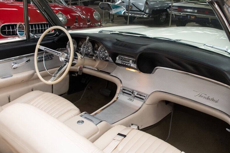 1962 Ford Thunderbird