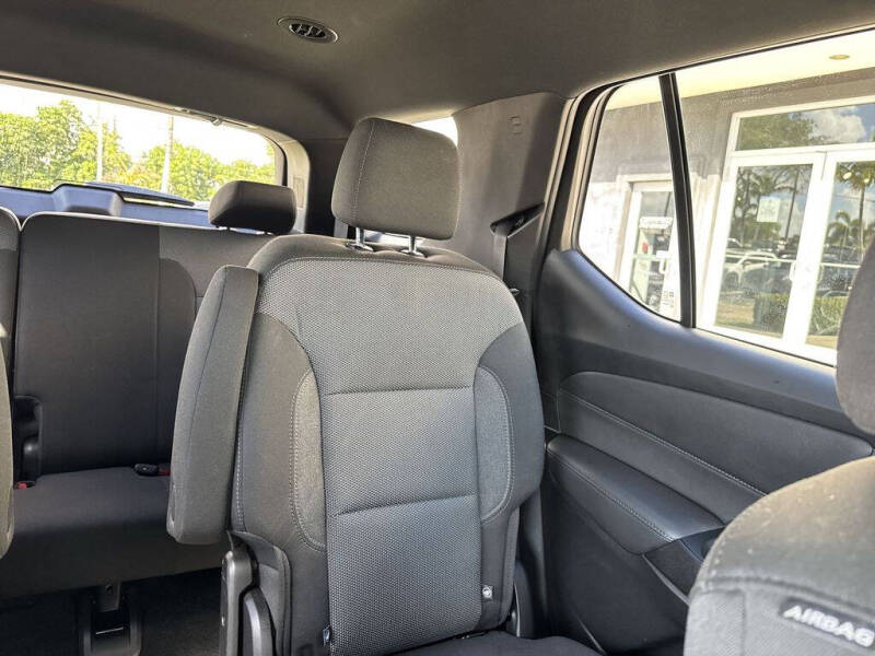2023 Chevrolet Traverse LT Cloth