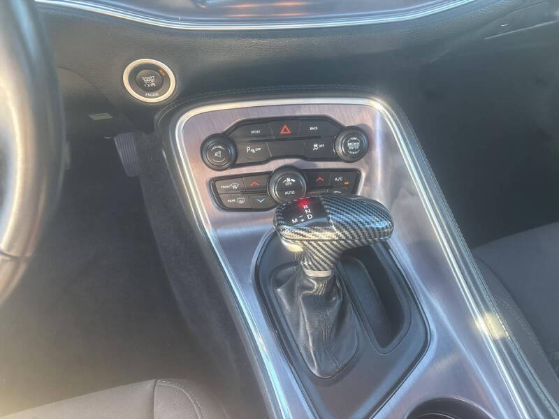 2015 Dodge Challenger SXT