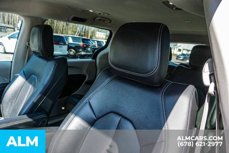 2024 Chrysler Pacifica Plug-In Hybrid Select