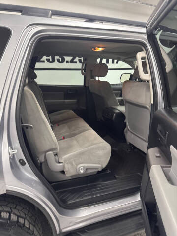 2013 Toyota Sequoia SR5