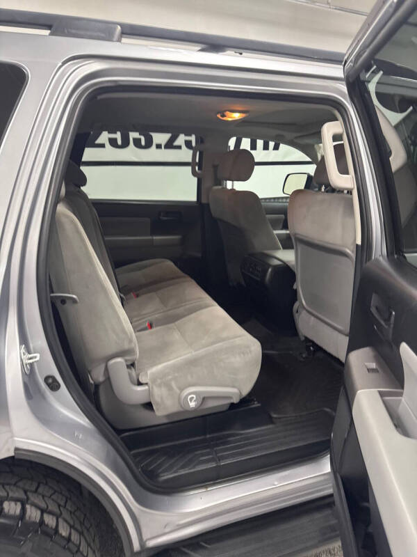 2013 Toyota Sequoia SR5