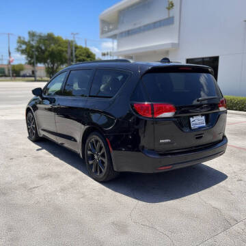 2019 Chrysler Pacifica Limited 35th Anniversary
