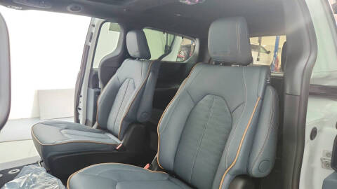2027 Chrysler Pacifica Pinnacle