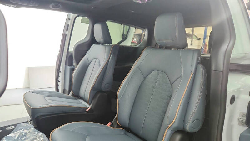 2027 Chrysler Pacifica Pinnacle