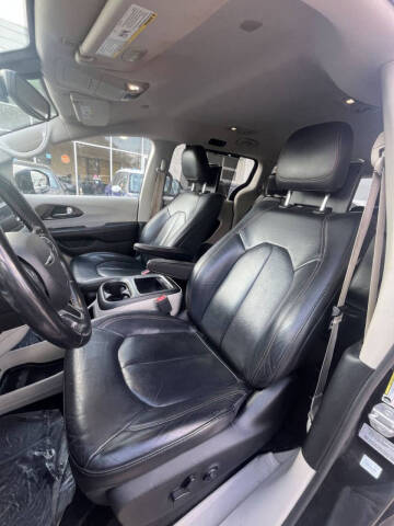 2017 Chrysler Pacifica Touring-L Plus