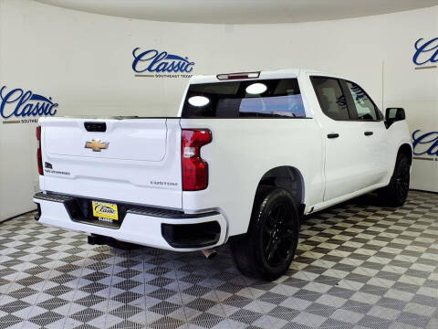 2022 Chevrolet Silverado 1500 Custom