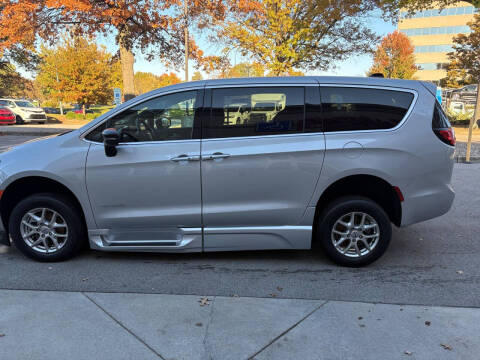 2024 Chrysler Pacifica Touring