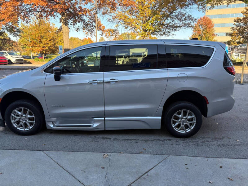 2024 Chrysler Pacifica Touring