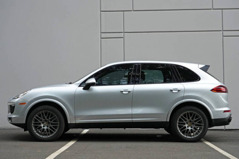 2017 Porsche Cayenne Platinum Edition