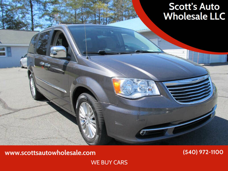 2015 Chrysler Town & Country Touring-L's photo