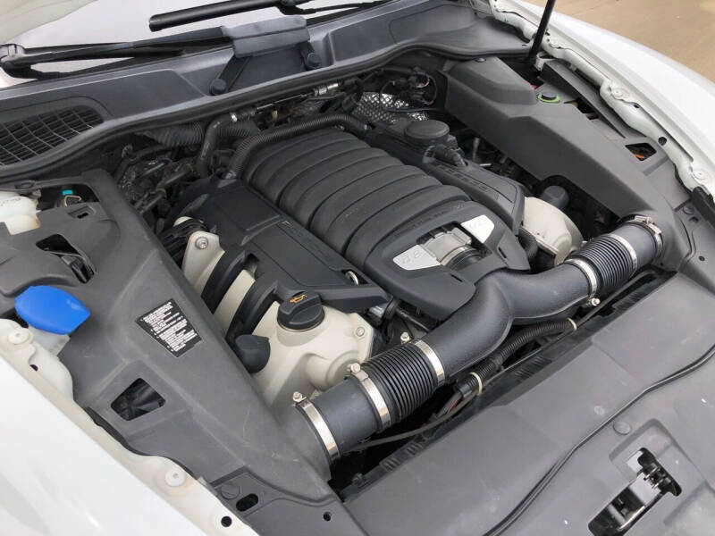 2013 Porsche Cayenne GTS