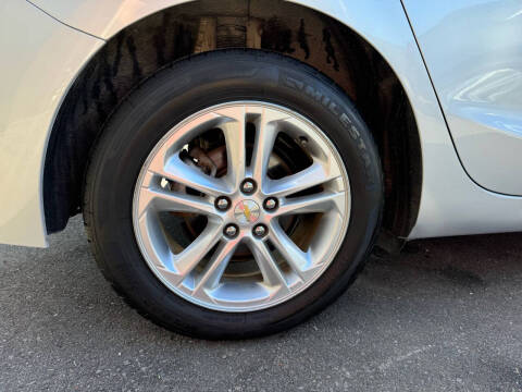 2017 Chevrolet Cruze LT Auto