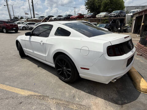 2014 Ford Mustang V6