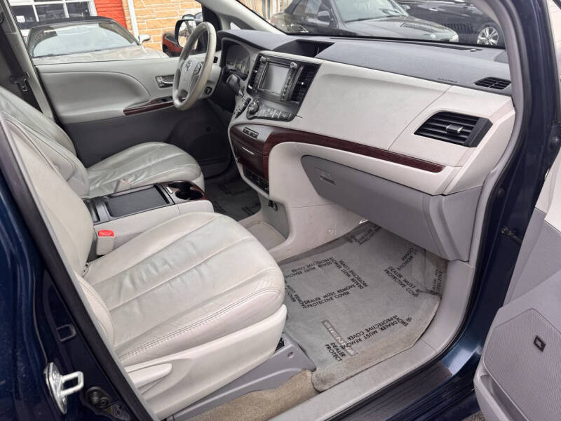 2011 Toyota Sienna XLE 8-Passenger