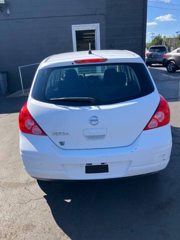 2010 Nissan Versa 1.8 S