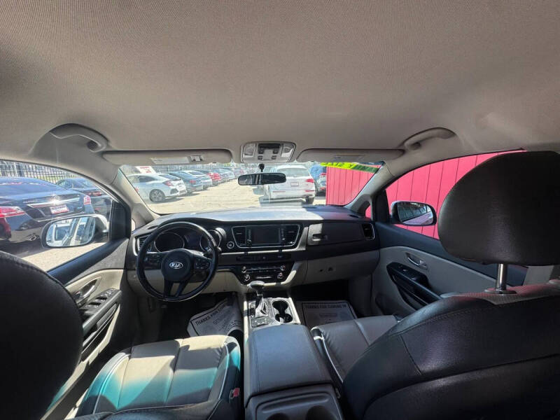 2017 Kia Sedona LX