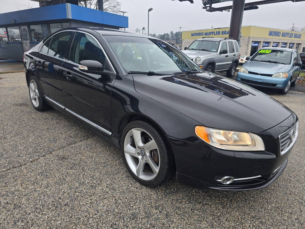 2010 Volvo S80 for sale at QUEENSGATE AUTO SALES in York, PA