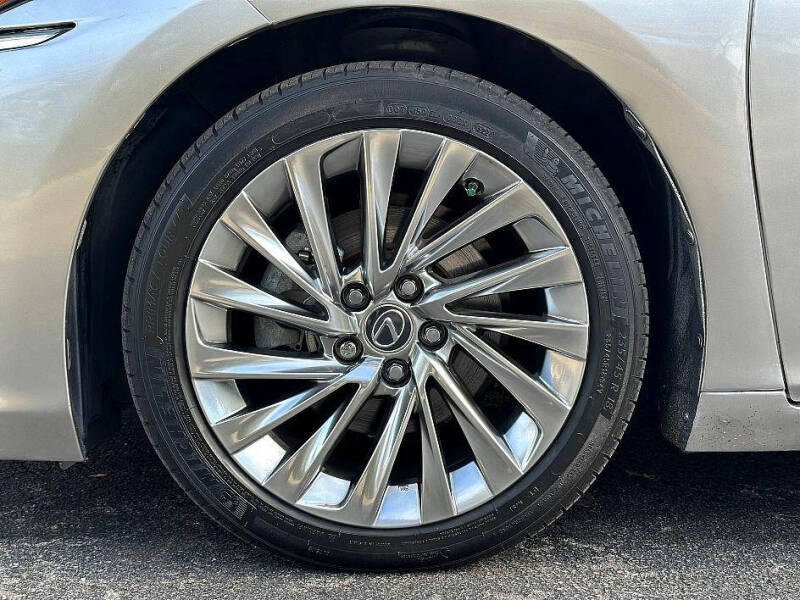 2021 Lexus ES 300h Ultra Luxury