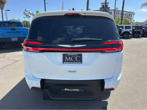 2024 Chrysler Pacifica Touring