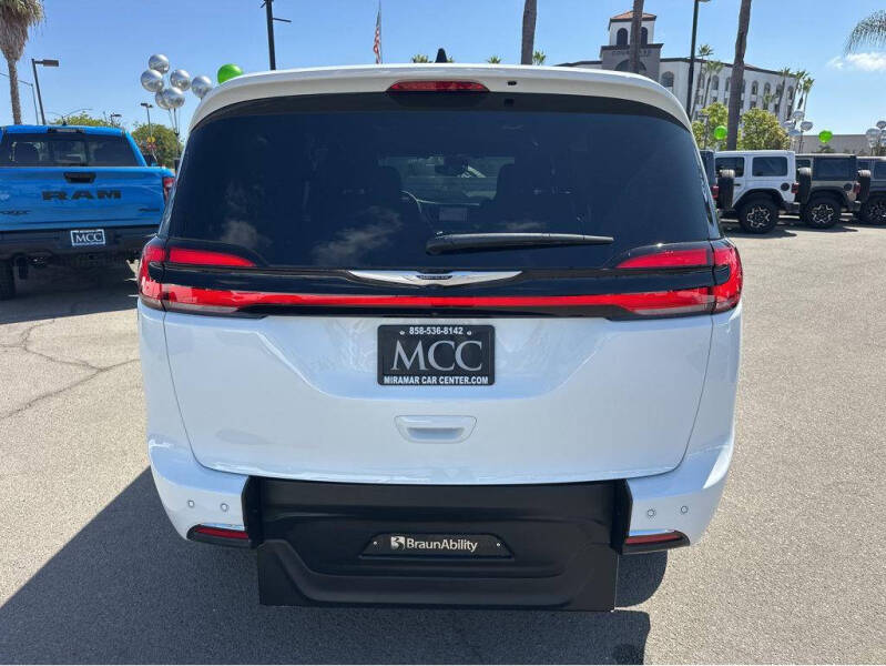 2024 Chrysler Pacifica Touring