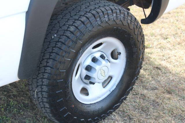 2006 Chevrolet Silverado 2500HD Work photo 22