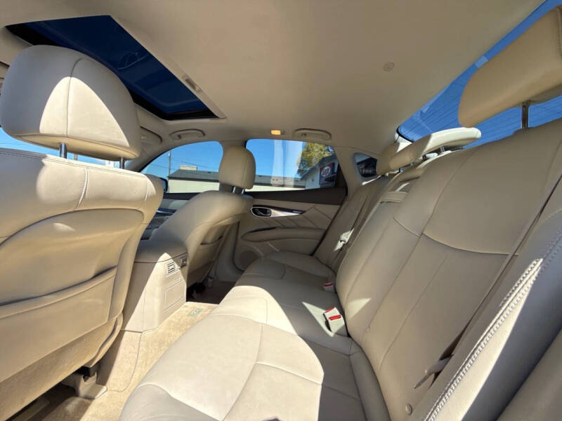 2011 Infiniti M37