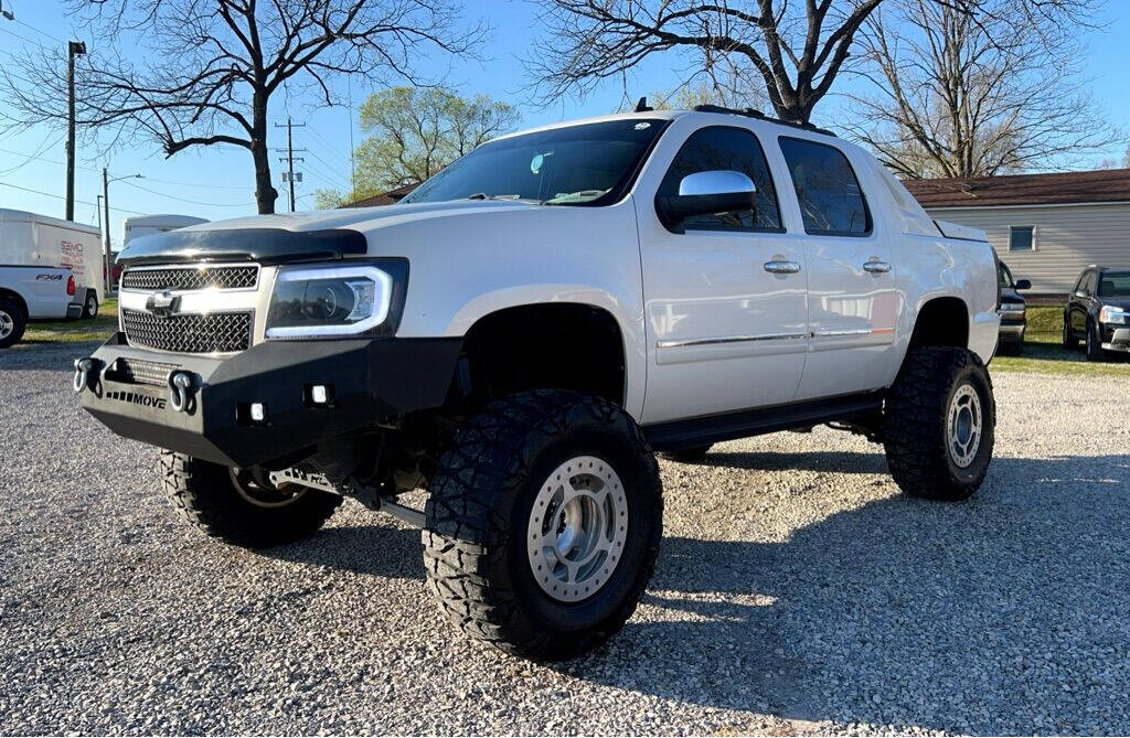 2011 Chevrolet Avalanche for sale at Big Iron Auto LLC in Cape Girardeau, MO