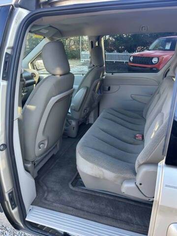 2005 Chrysler Town and Country