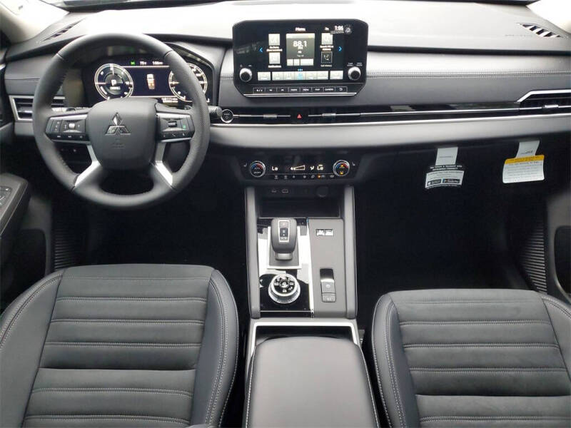 2025 Mitsubishi Outlander PHEV SE