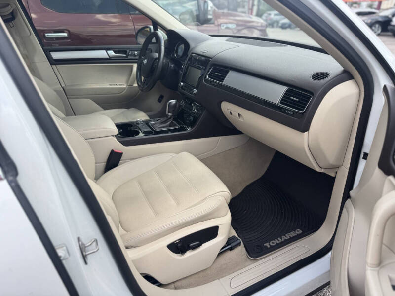 2014 Volkswagen Touareg V6 Lux