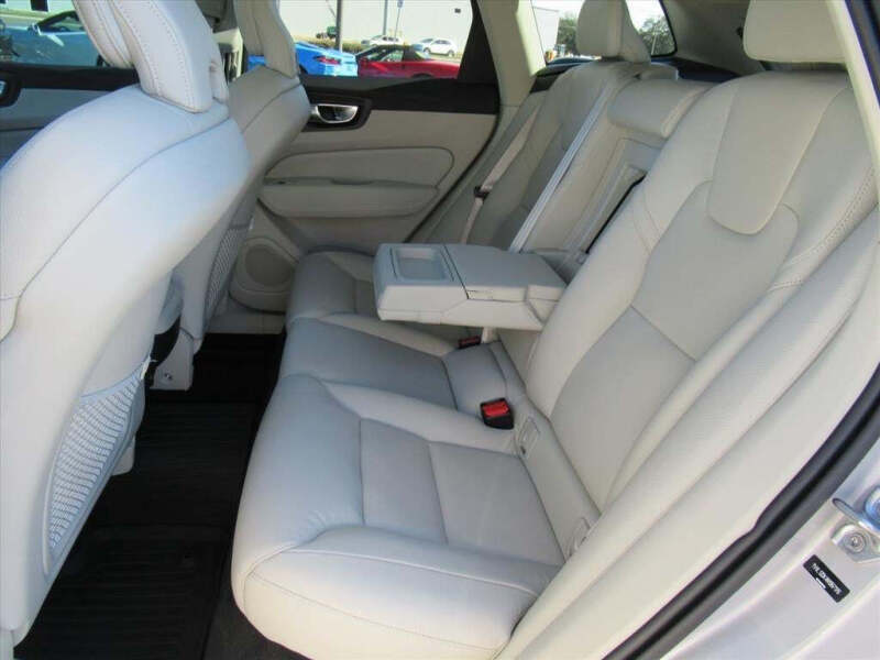 2022 Volvo XC60 B5 Momentum