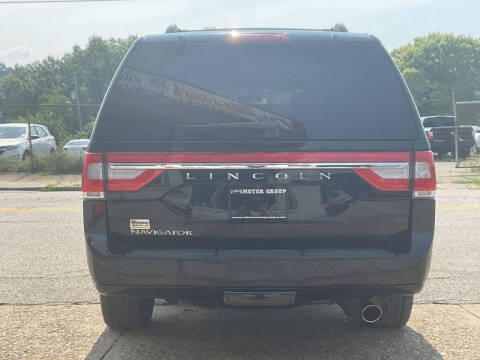 2017 Lincoln Navigator Select
