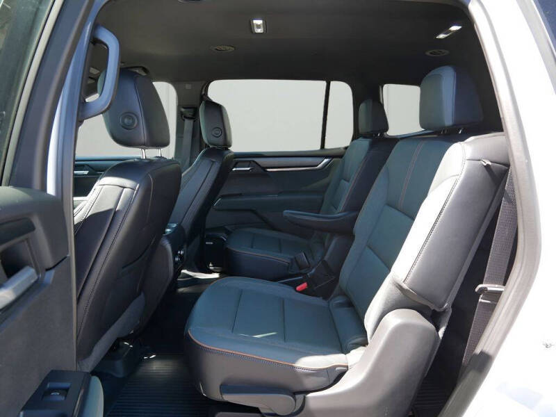 2025 GMC Acadia AT4