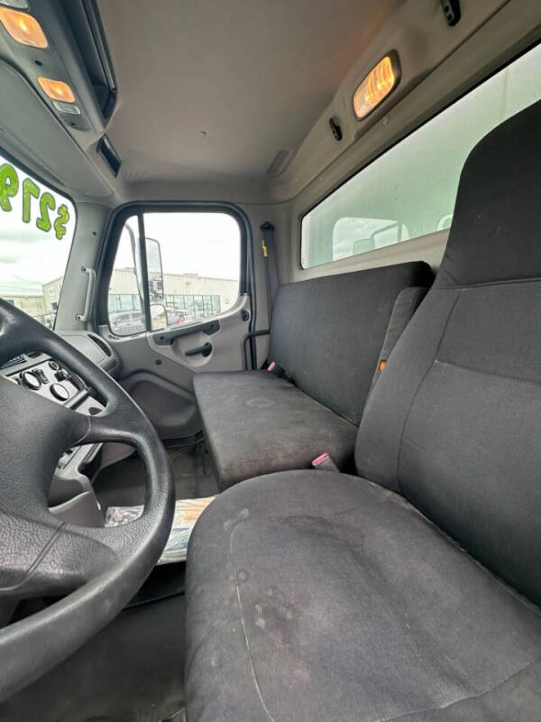2017 Freightliner M2 106