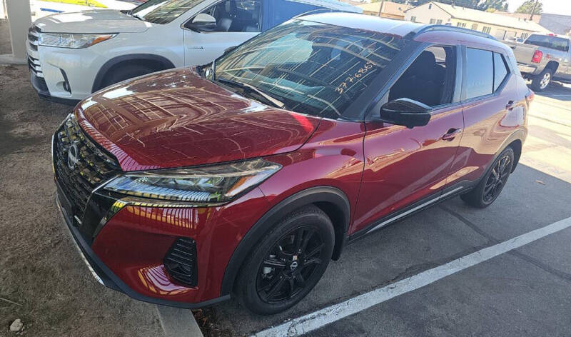 2023 Nissan Kicks SR