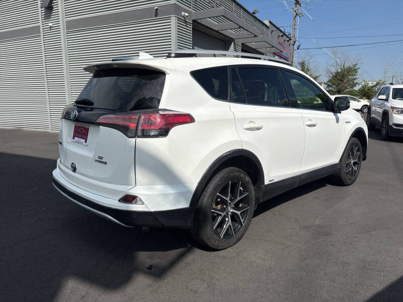 2017 Toyota RAV4 Hybrid SE