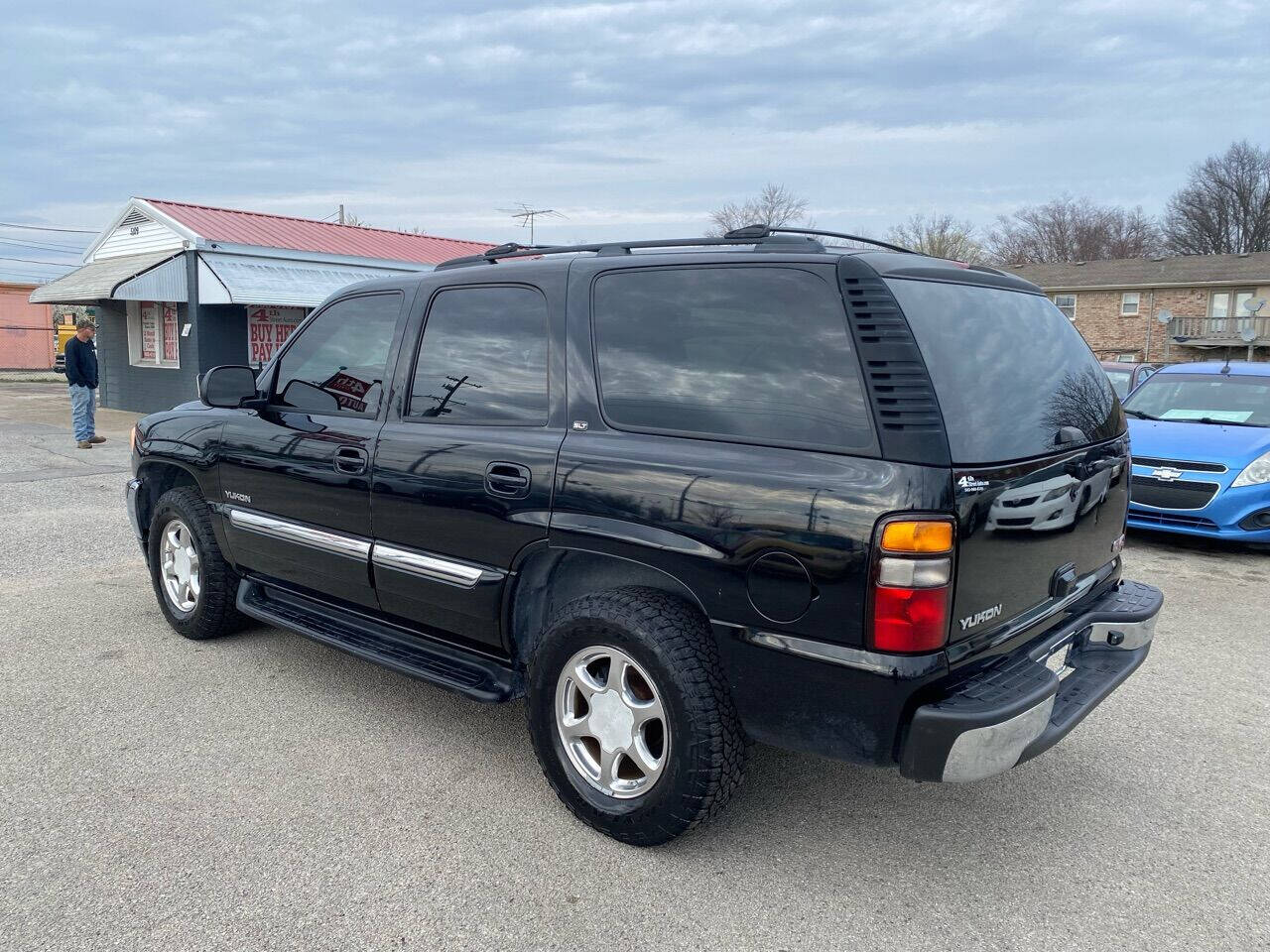 2005 GMC Yukon SLE photo
