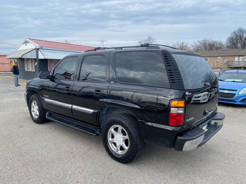 2005 GMC Yukon SLE photo 4