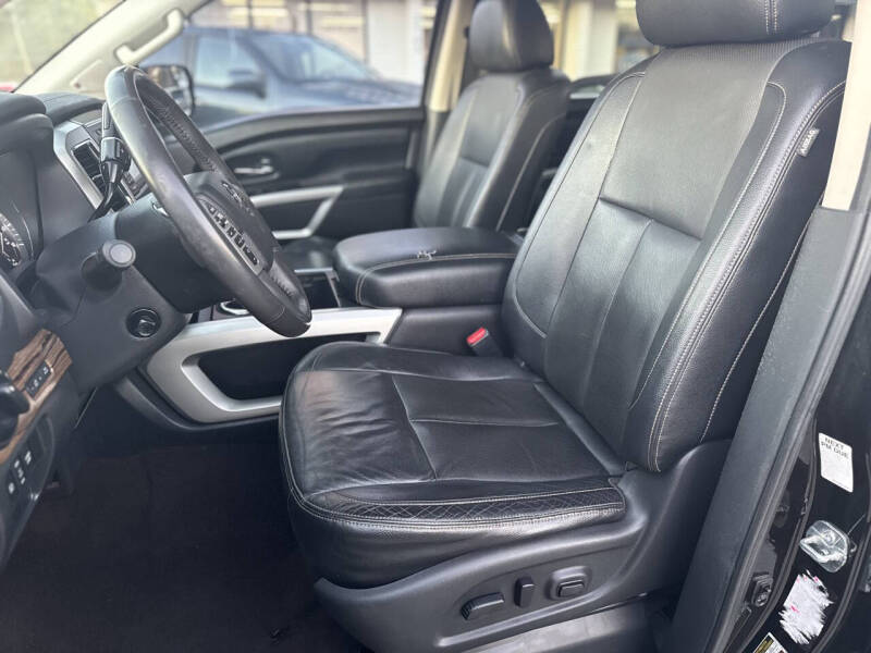 2017 Nissan Titan SL